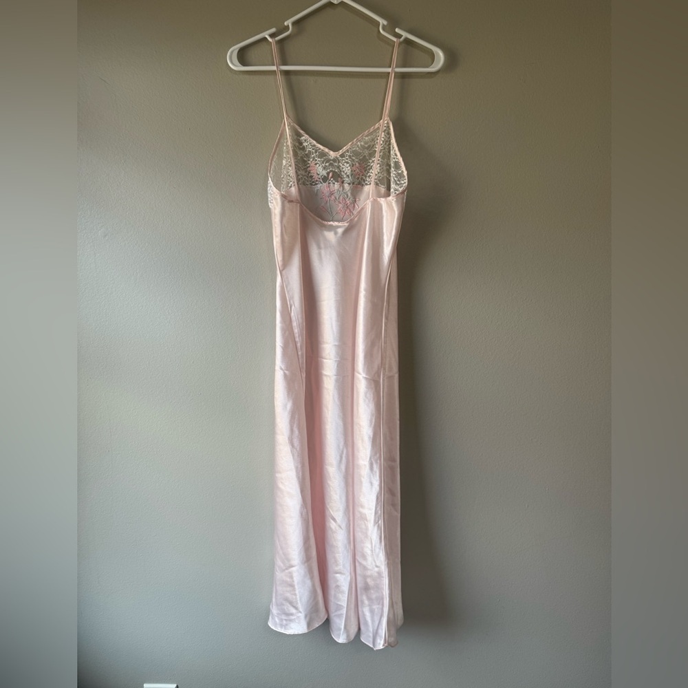 Vintage Lace Detail Satin Chemise in Soft Pink size medium - Picture 4 of 6